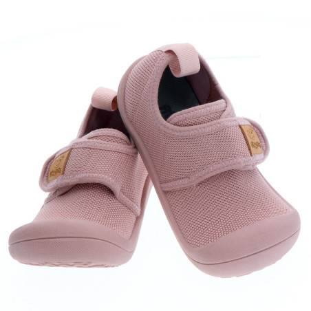 Attipas|SNEAKERSY DZIECIĘCE SKIN SHOES PINK|Sneakersy Dziecięce||Poznaj Attipas Skin Shoes Pink – idealne sneakersy dla dzieci w uroczym, różowym kolorze. Zaprojektowane z myślą o aktywnych dziewczynkach, łączą modny wygląd z komfortem barefoot. Wygodne zapięcie na rzep sprawia, że świetnie sprawdzą się jako buty do przedszkola i na plac zabaw, dbając o zdrowy rozwój stóp na każdym kroku.