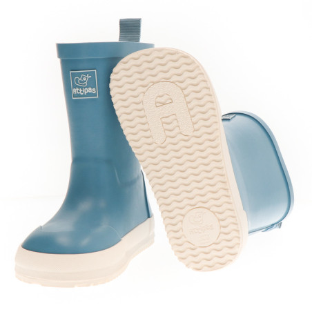 Attipas Kalosze Dziecięce Rain Boots Blue. Attipas|169,90 zł|Kalosze Dziecięce||Piękny, żywy niebieski kolor tych kaloszy dziecięcych z naturalnego kauczuku, zgodnych z ideą barefoot, nie tylko przyciąga wzrok, ale również dodaje energii i optymizmu nawet w pochmurne dni.