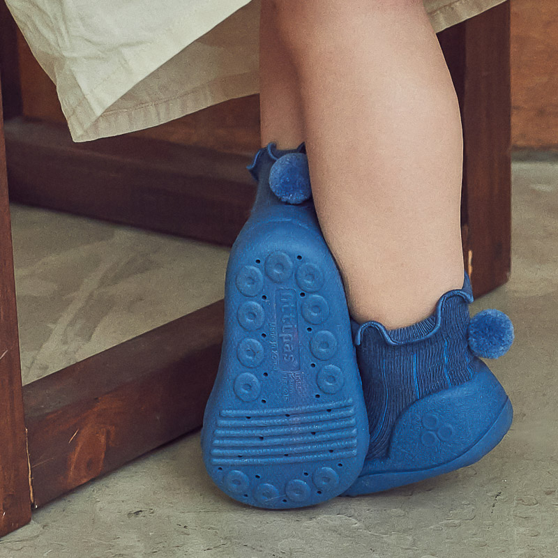 Attipas Pom-Pom Blue - buciki barefoot dla dzieci