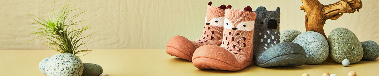 Buciki dla dzieci Attipas - kolorowe buciki z elastyczną podeszwą i skarpetkową cholewką w wielu wzorach i kolorach