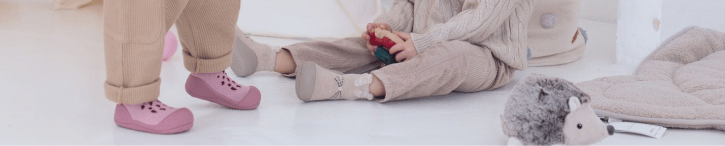 Buty Do Nauki Chodzenia Attipas ze skarpetkowymi chlewkami w kolorach różowym i beżowym