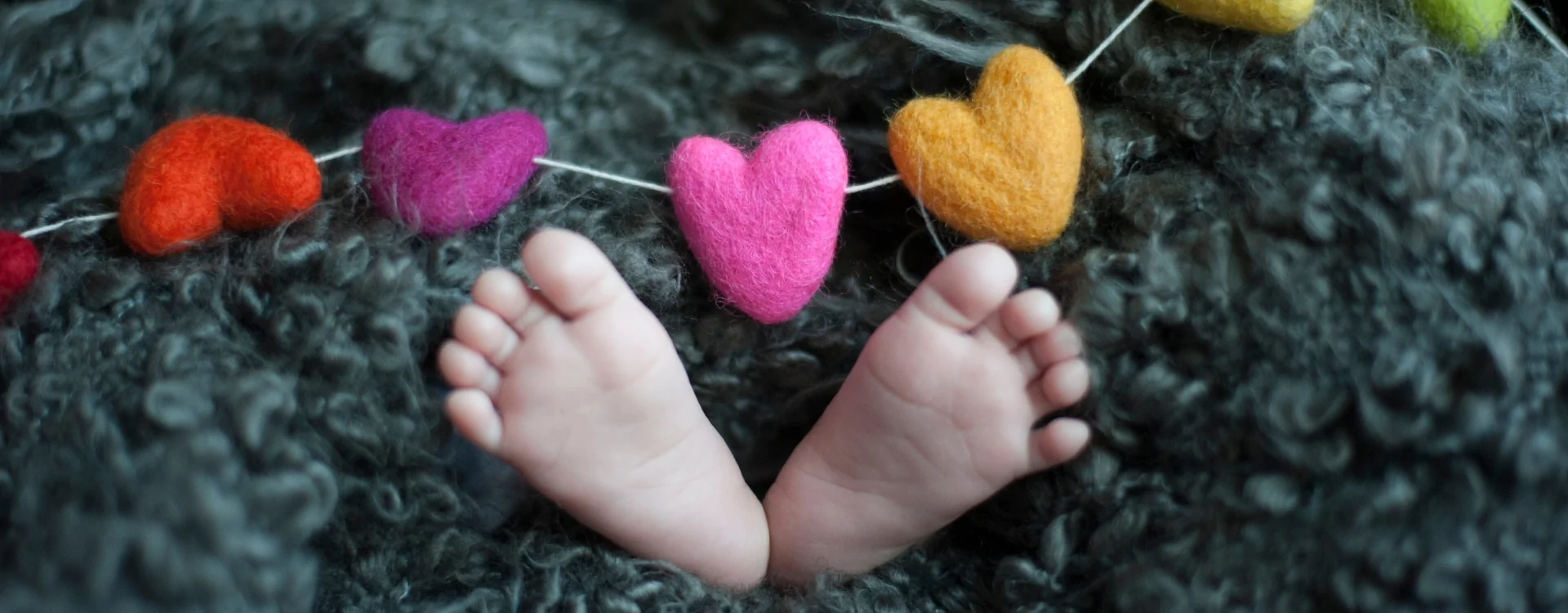 Zdrowe stopy dziecka – co robić, a czego unikać?